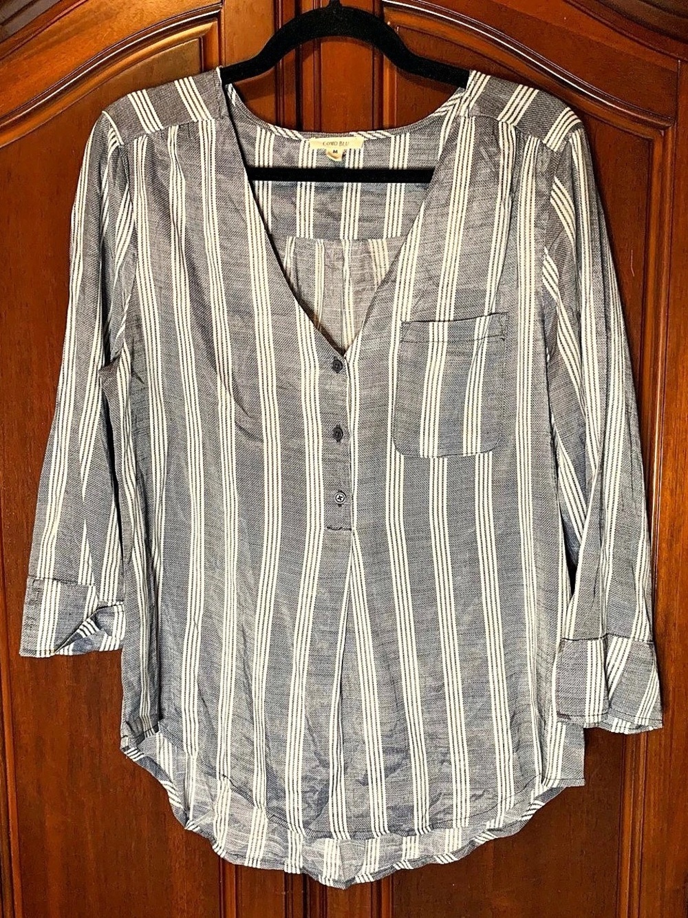 Como Blu Blue White Striped V-Neck Blouse Striped Rayon Blouse in Blue & White